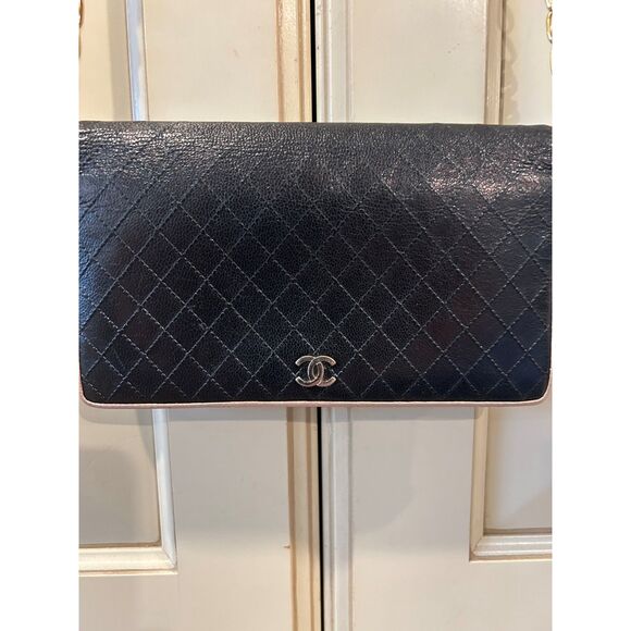 Chanel Vintage Black and Tan Leather Wallet - Picture 4 of 15
